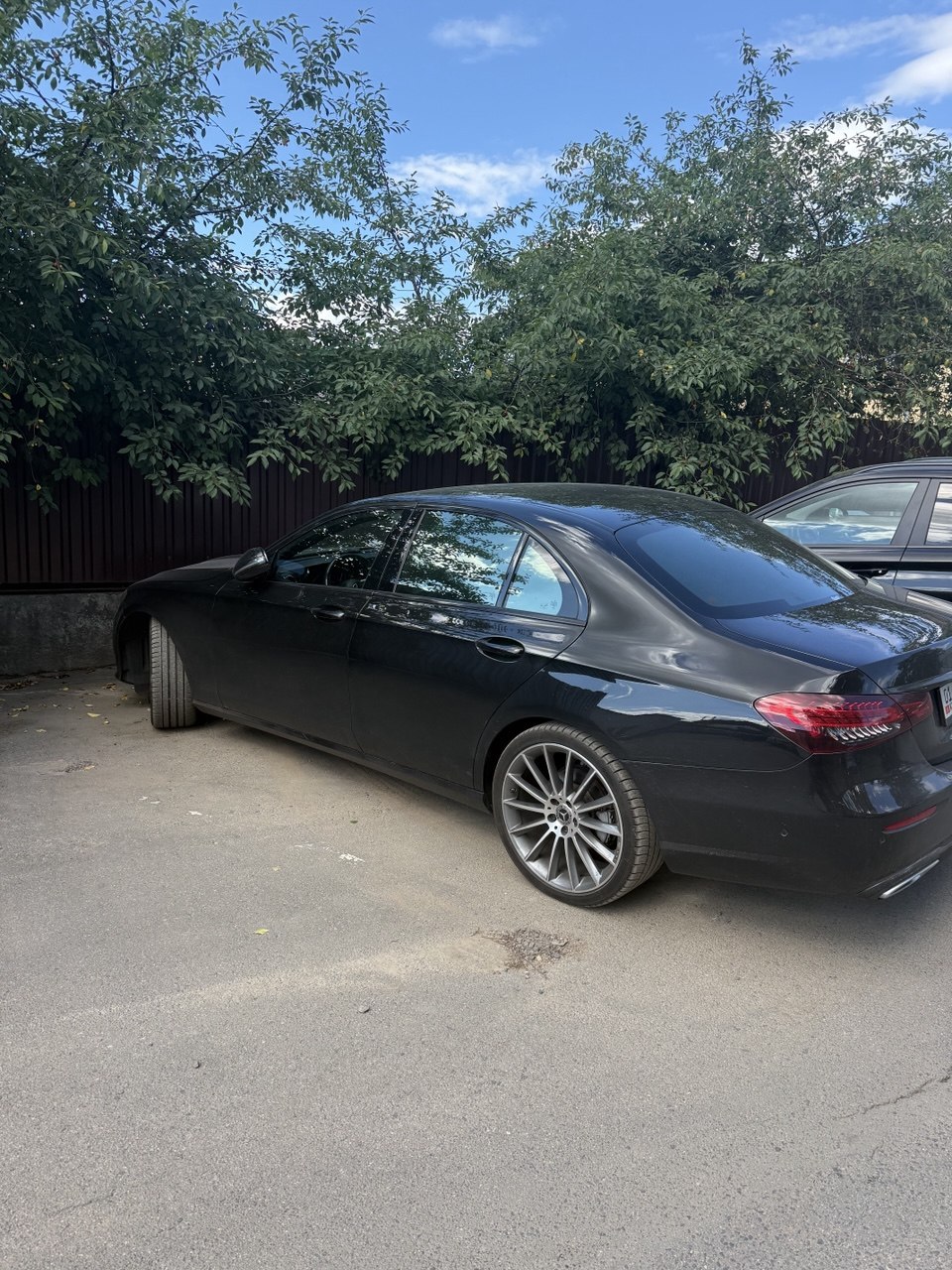 После ремонта левый бок Mercedes E250 2.0 бензин 2020 года