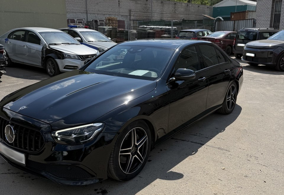 После ремонта левый бок спереди Mercedes E250 2.0 бензин 2020 года