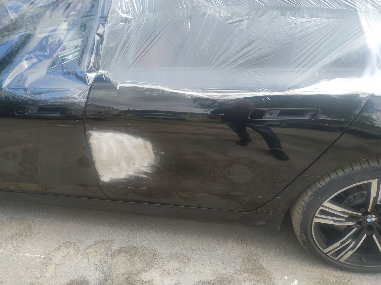До ремонта задняя дверь BMW 760e xDrive G70