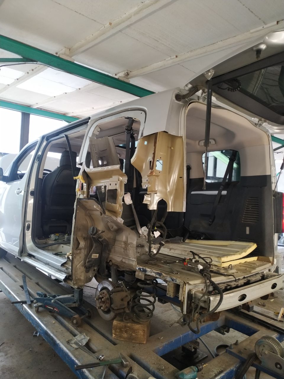 Ремонт кузова Citroen Jumpy 2.0 дизель 2019 года