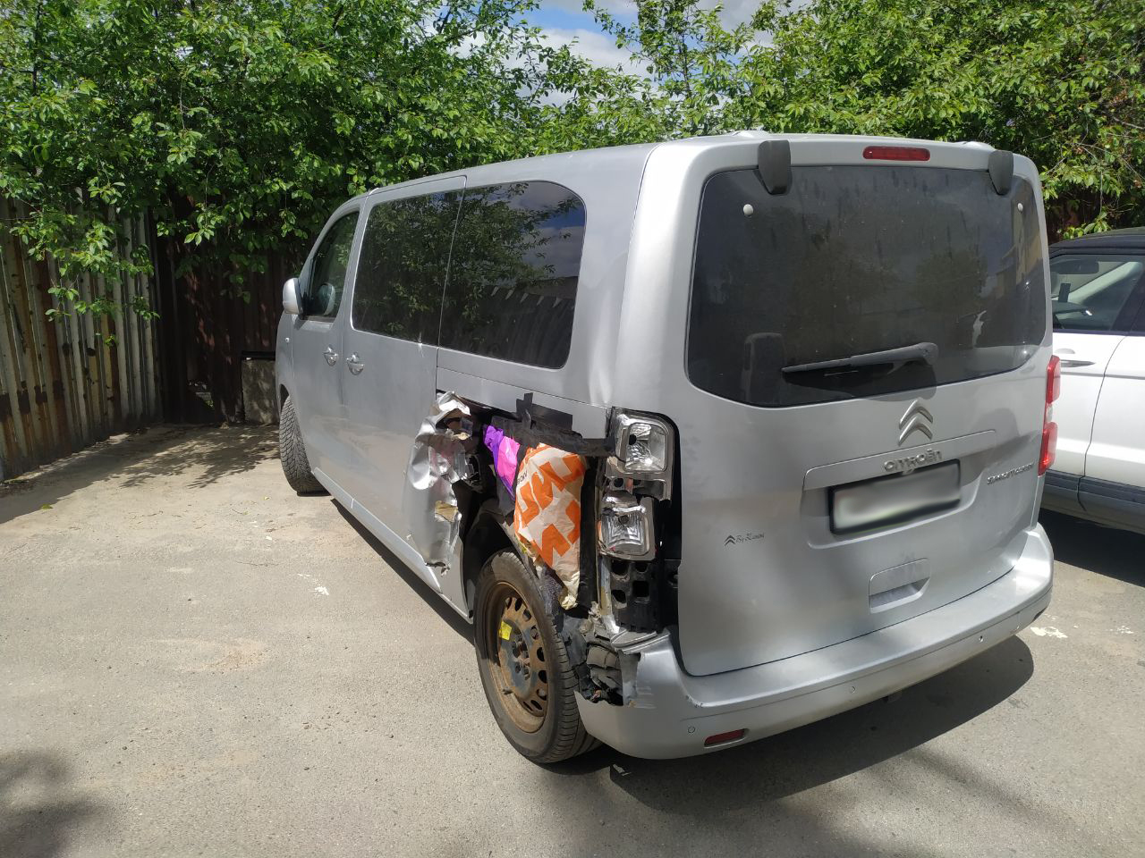 Поврежден левый бок Citroen Jumpy 2.0 дизель 2019 года