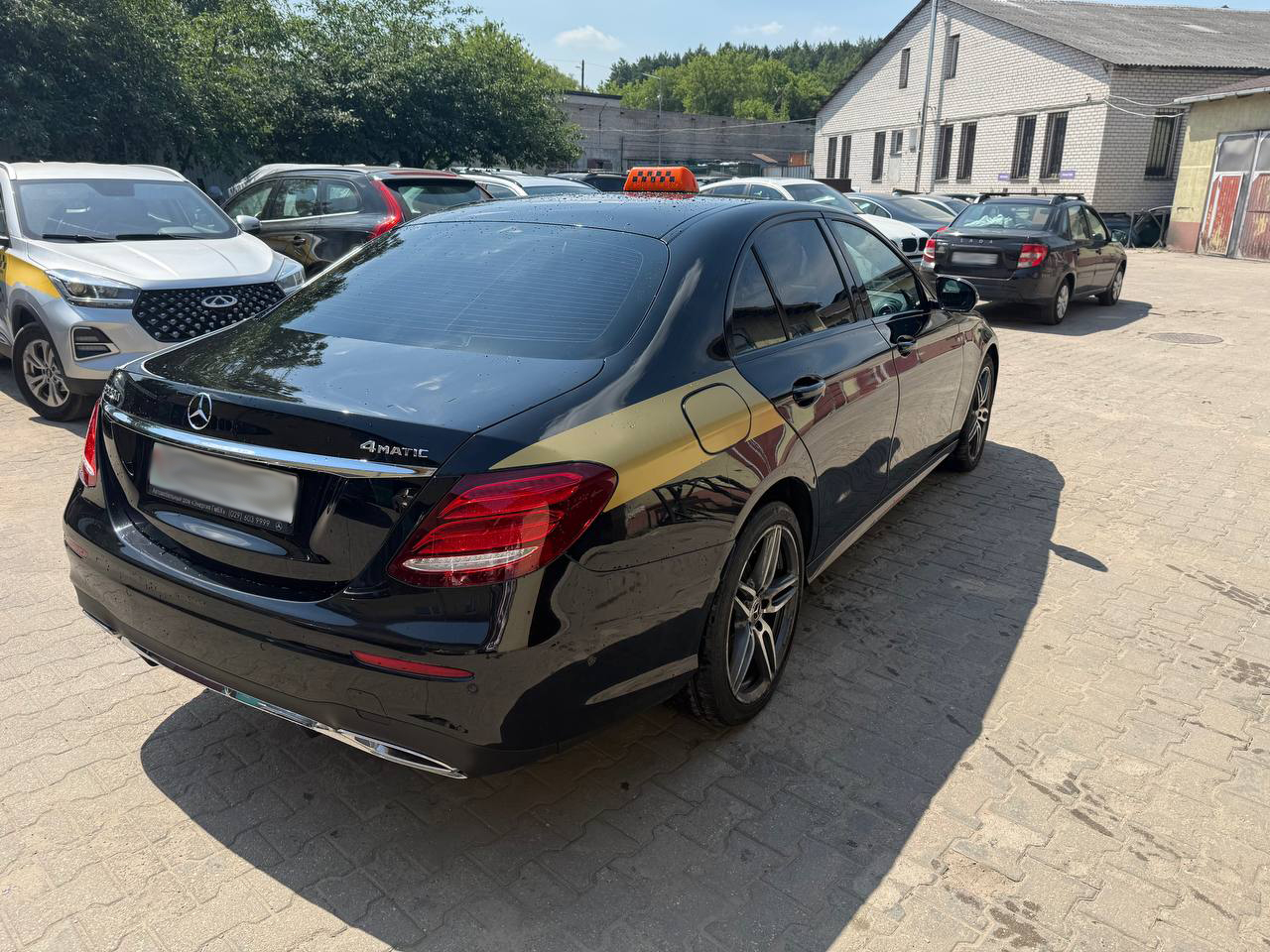 Восстановленный Mercedes E 220 4Matic 2.2 дизель 2019 года сзади