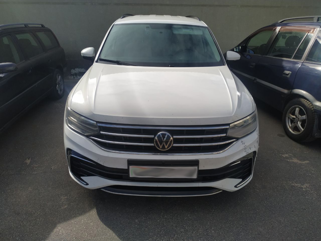 Volkswagen Tiguan R-Line 2022 до кузовного ремонта вид спереди